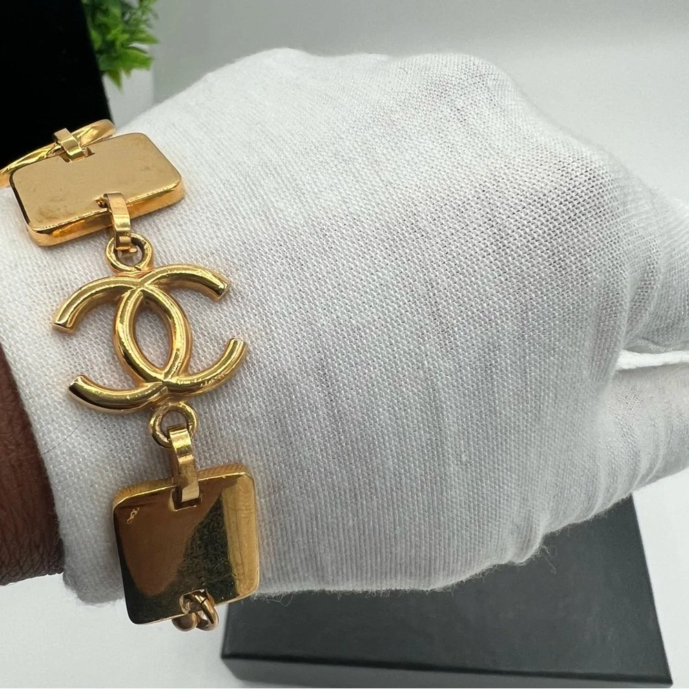 Chanel CC 24k GP bracelet in box - Picture 3 of 9